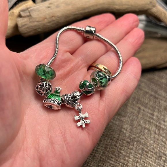 2297-RTT Sparkling Green Beads & Charms “ Missing Puzzle Piece” - Picture 6 of 13